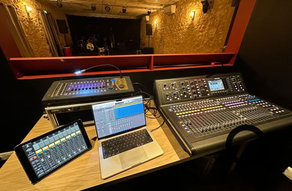 Photos gratuites de ambiance néon, artiste d enregistrement, audio professionnel